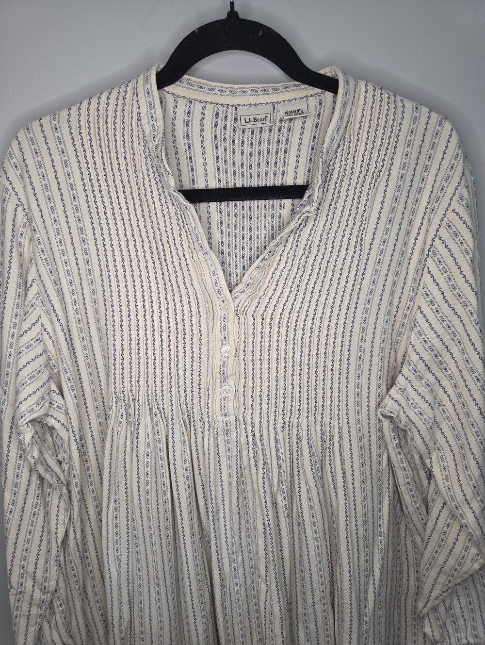 VTG LL Bean Cotton Dobby Nightgown Pintuck Pleats Size Large Cream Blue Cottage - Picture 3 of 11